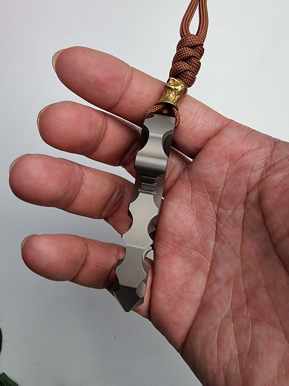 Tay đấm Titanium Self Defense Sand blasted (Hình Skull 7cm)