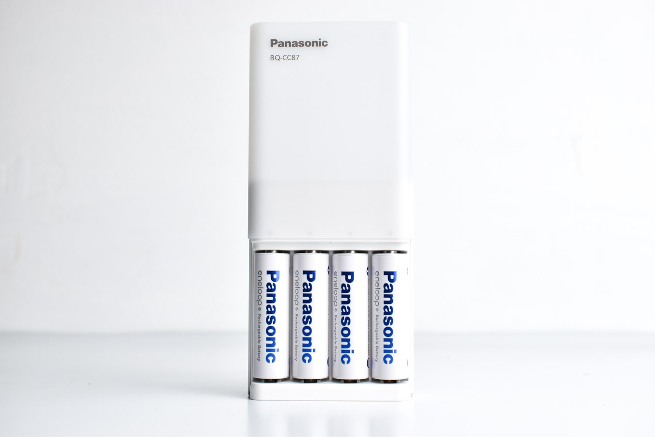 Combo Bộ sạc Panasonic BQCC87 (kèm 4 pin sạc Eneloop AA 1900 mAh nội địa)