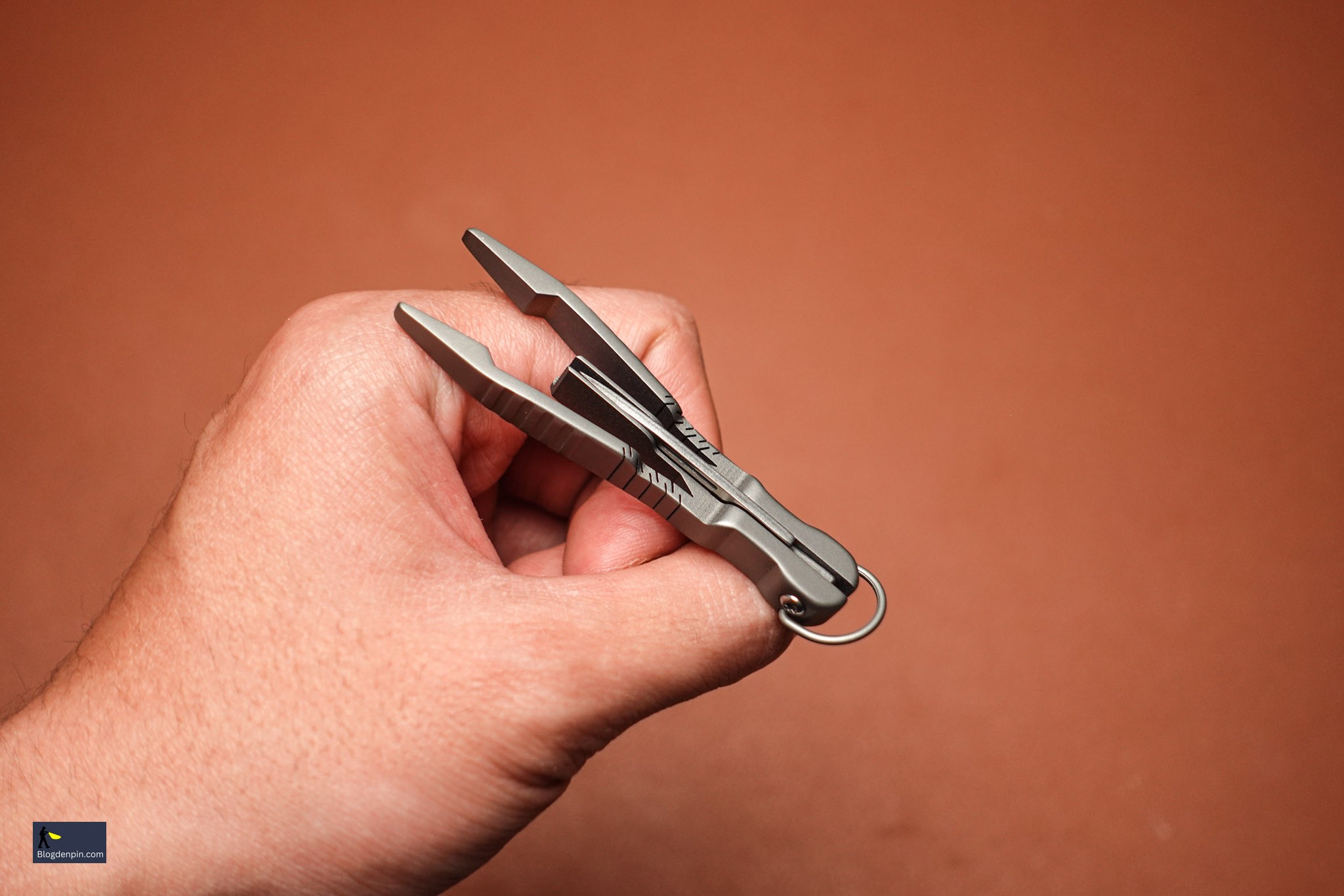 Nhíp Titanium kiêm lưỡi rọc giấy - TX18