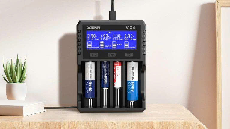 Sạc pin đa năng Xtar VX4 V2 (with adapter)