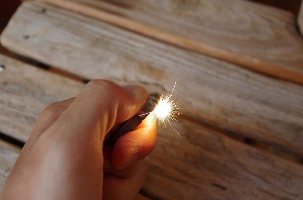 Vargo Titanium Flint Lighter – Dụng Cụ Tạo Tia Lửa Titan