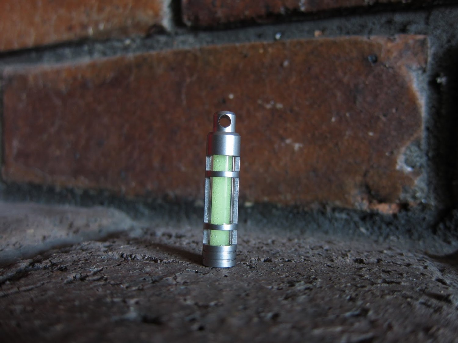 //pos.nvncdn.com/store/7475/psCT/20150825/1901712/Glow_Fob_Stainless_Steel___Vo_Thep_khong_gi___Phat_sang_da_quang_(71g7u7drnjl__sl1500_).jpg