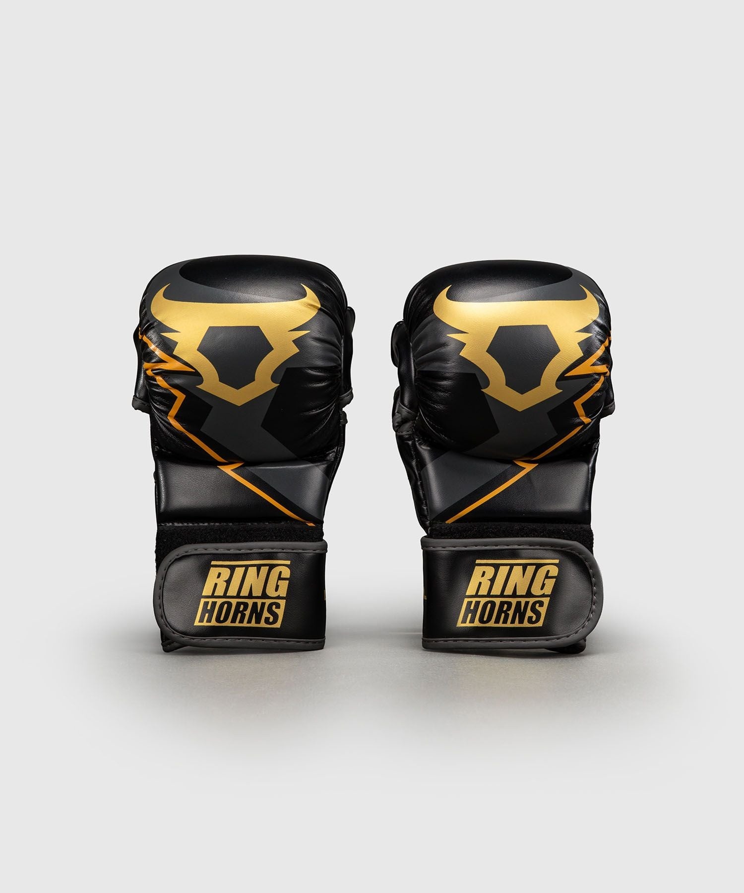 GĂNG MMA RINGHORNS CHARGER BY VENUM SPARRING GLOVES - BLACK/GOLD