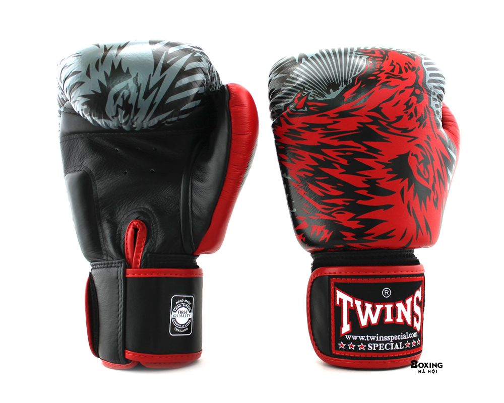 GĂNG TAY BOXING TWINS SƯ TỬ ĐEN / ĐỎ