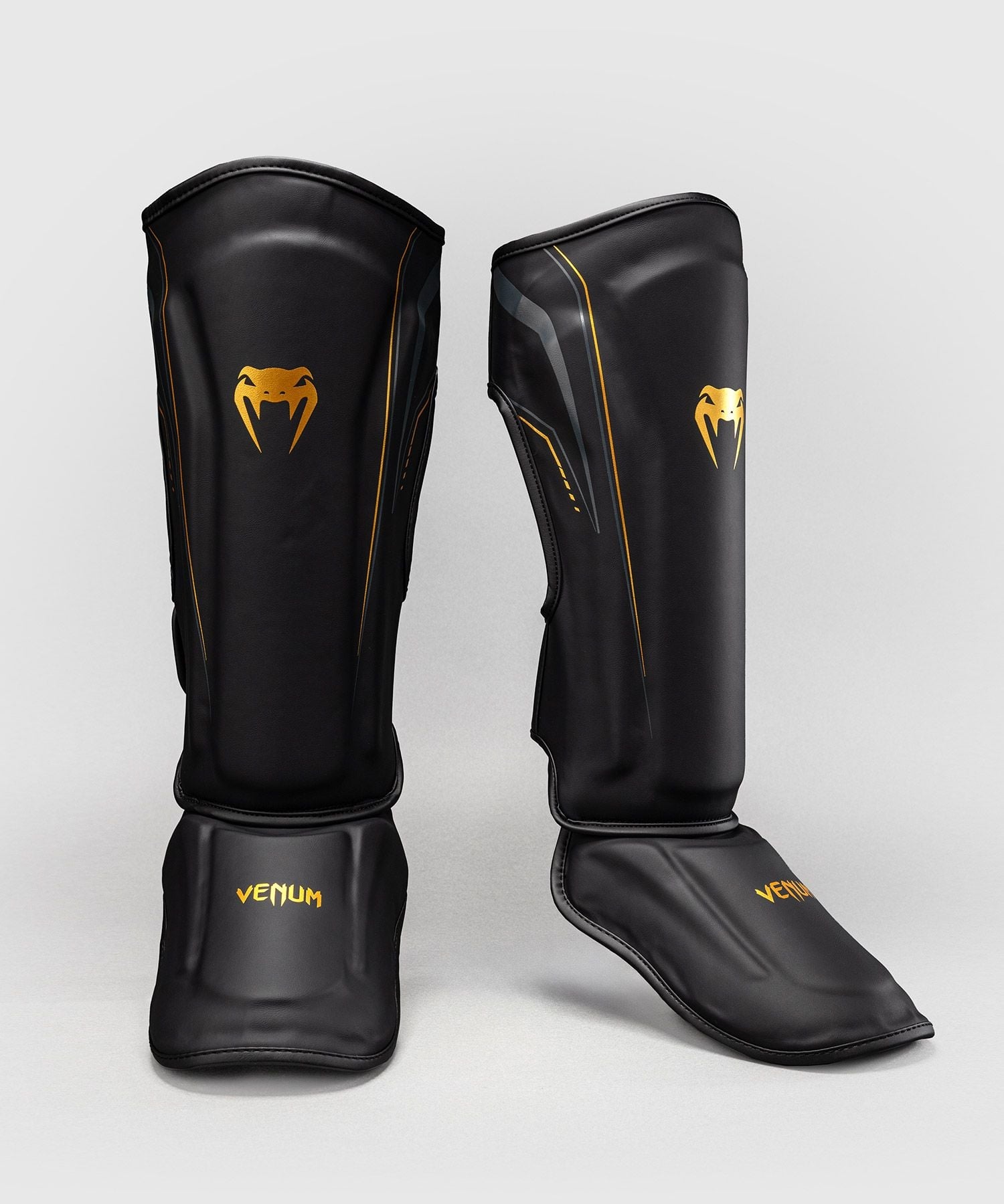 GIÁP CHÂN VENUM STREAMLINE SHIN GUARDS - BLACK/GOLD