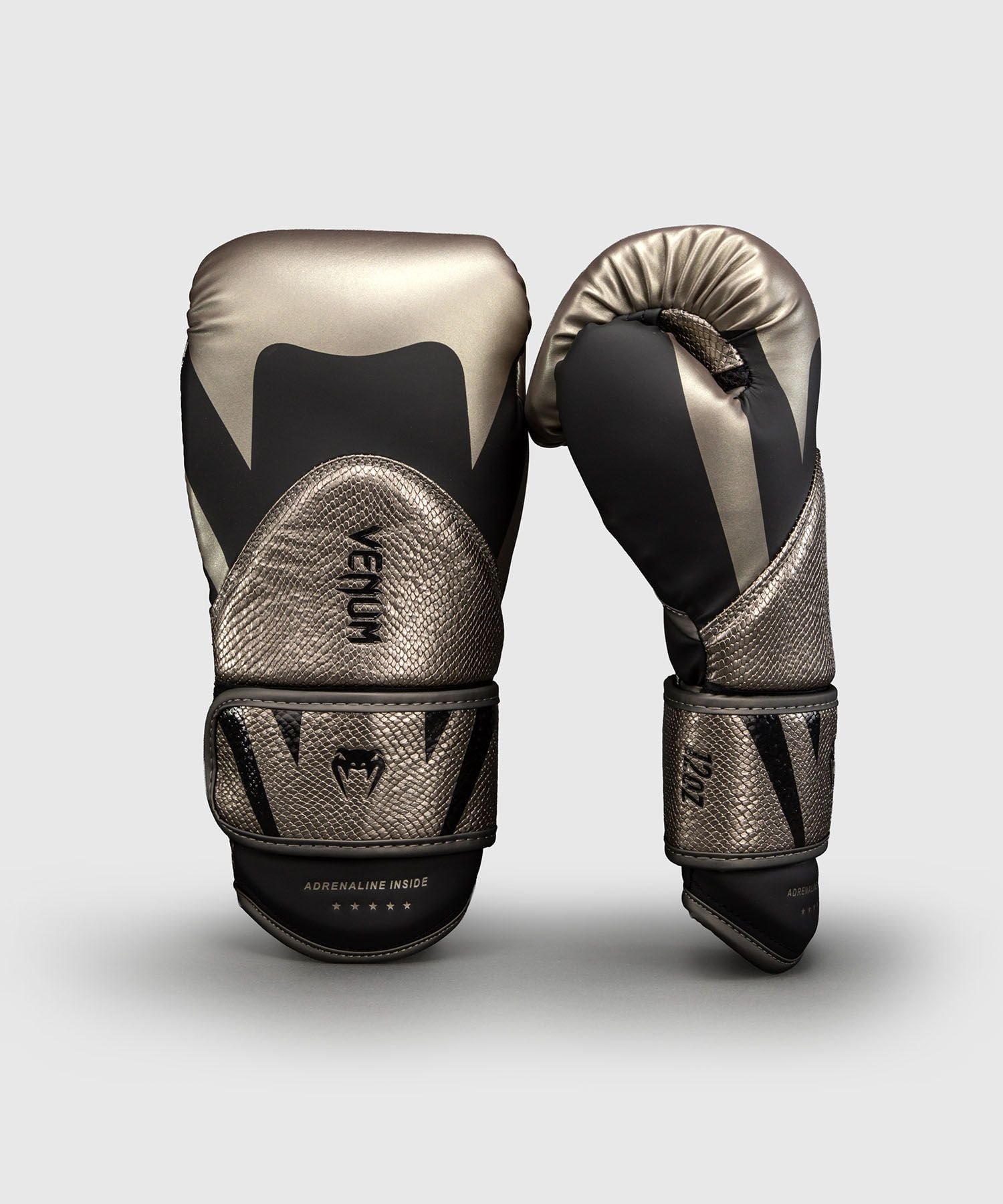 GĂNG TAY VENUM CHALLENGER 4.0 BOXING GLOVES - SILVER/BLACK
