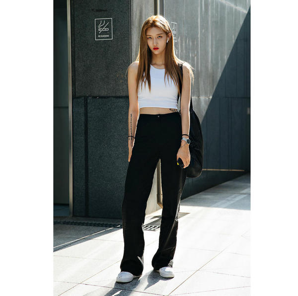 Áo croptop và quần jean