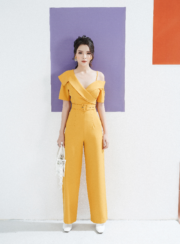 pha-cach-voi-jumpsuit-cong-so-phong-cach-tao-nen-su-hoan-hao