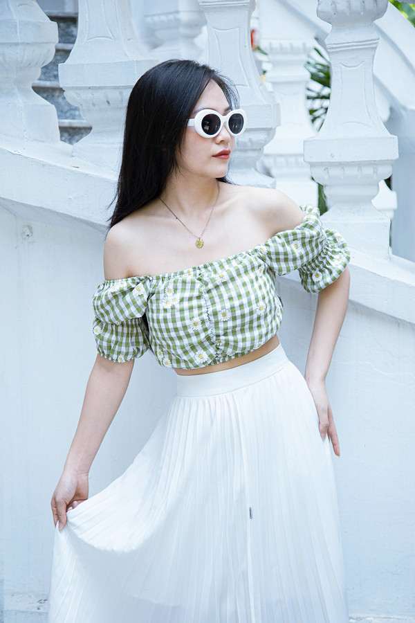 Áo croptop trễ vai nữ tính, điệu đà