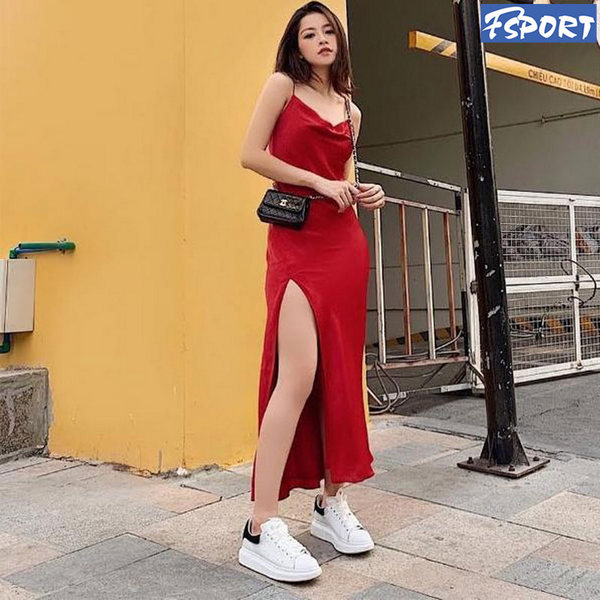 Mặc váy maxi nên kết hợp với đôi giày gì để dịu dàng, nữ tính? | ELLY - TOP  10 Thương Hiệu Nổi Tiếng Việt Nam
