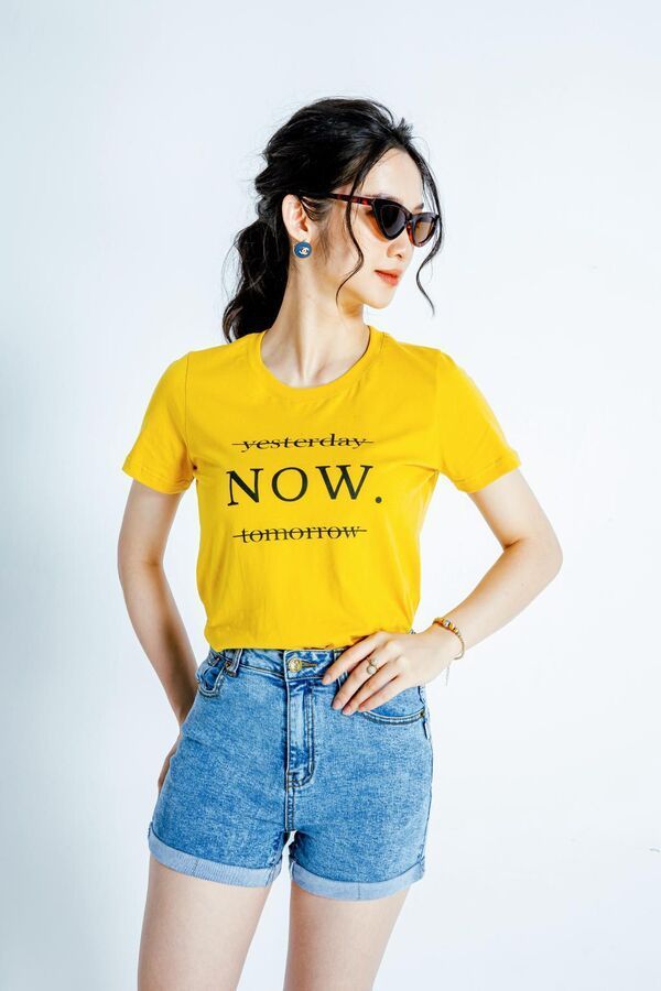 Áo T-shirt chữ yesterday now