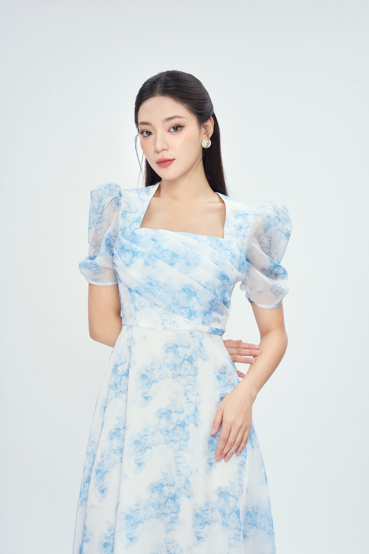 21/V028/04 VÁY XÒE, XẾP LY CHÂN VÁY ,LÁ ĐỎ Zen Fashion