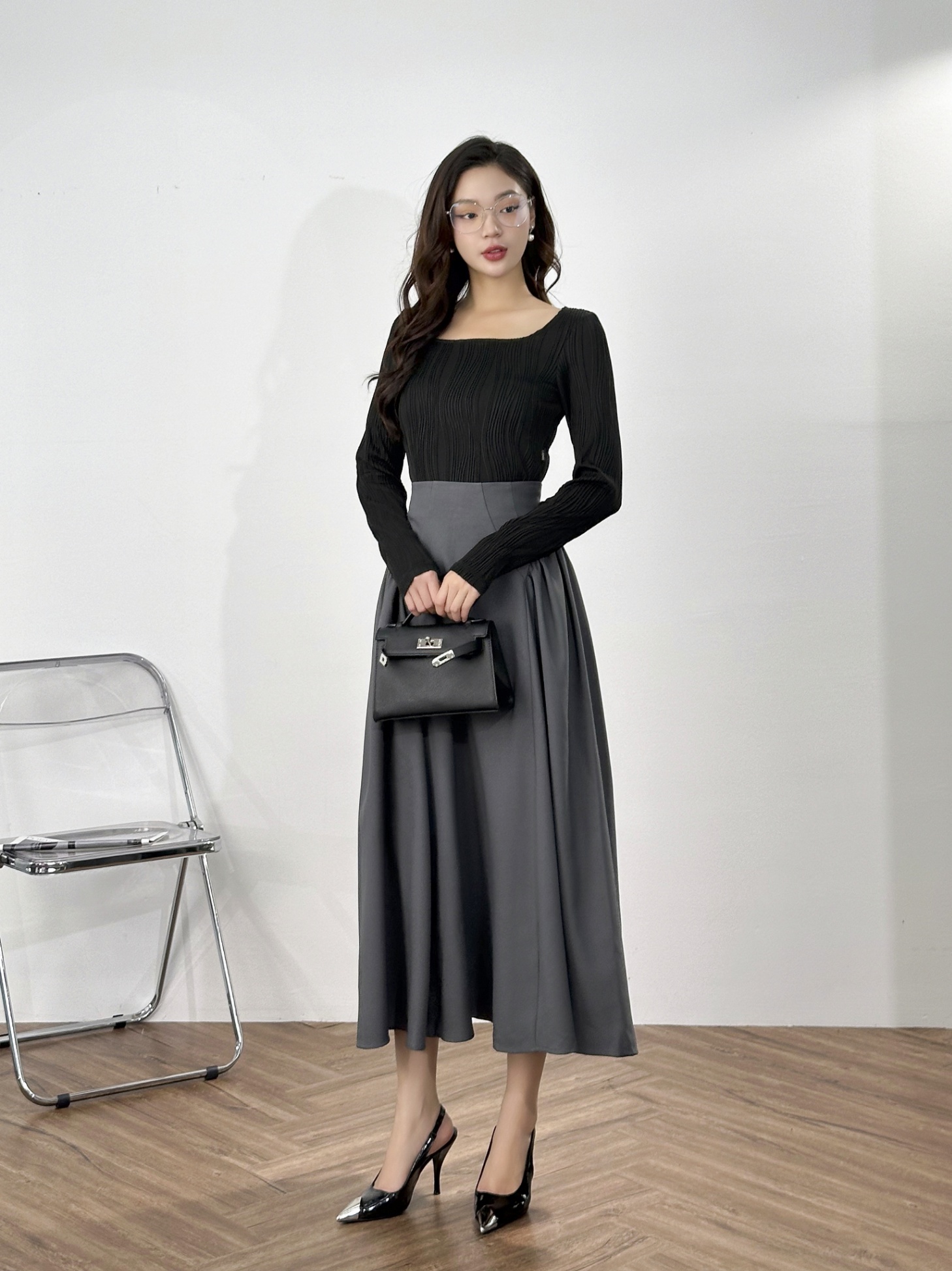 Đầm xòe màu đen thiết kế cổ vuông đính ngọc trai | Đầm xòe đẹp