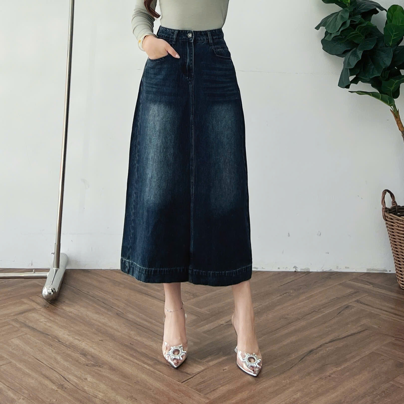 Chân váy jeans gấu to