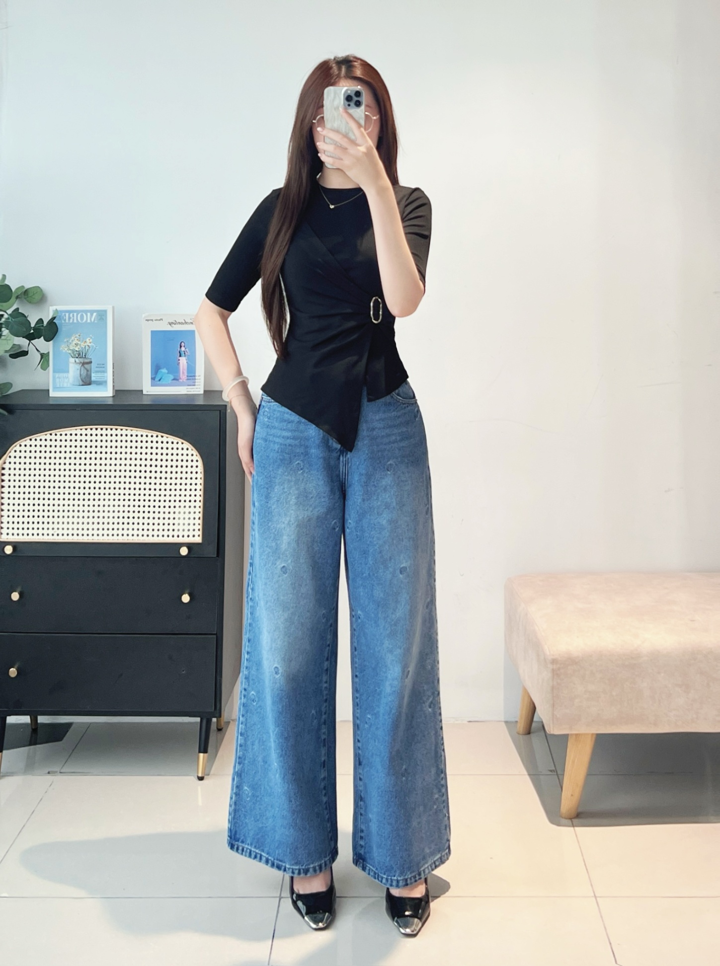 Quần jeans thêu hoa hồng