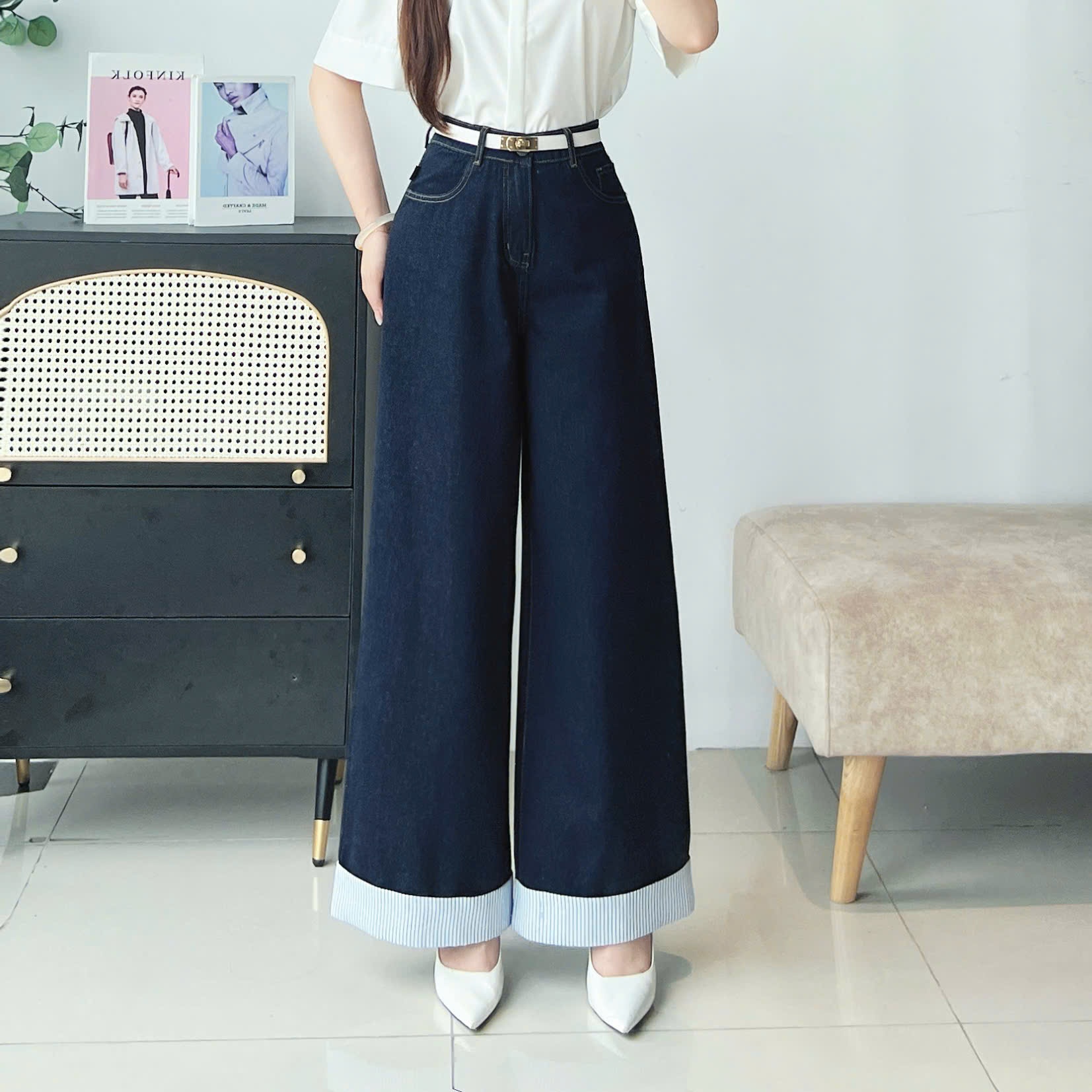 Quần jeans phối kẻ ống