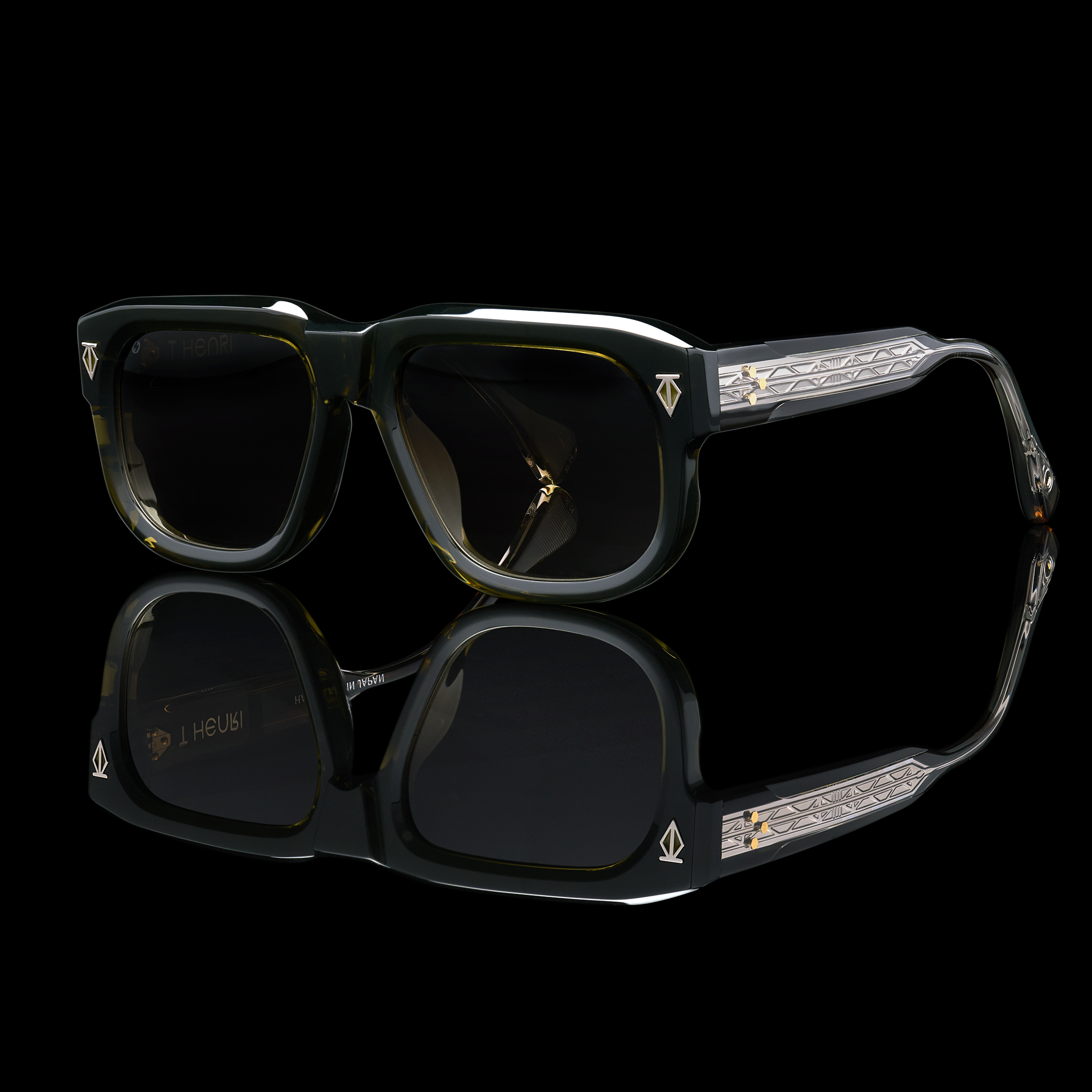 VALOUR_VALOUR_THENRI_Green_Designer_Sunglasses_Creative_598.jpg