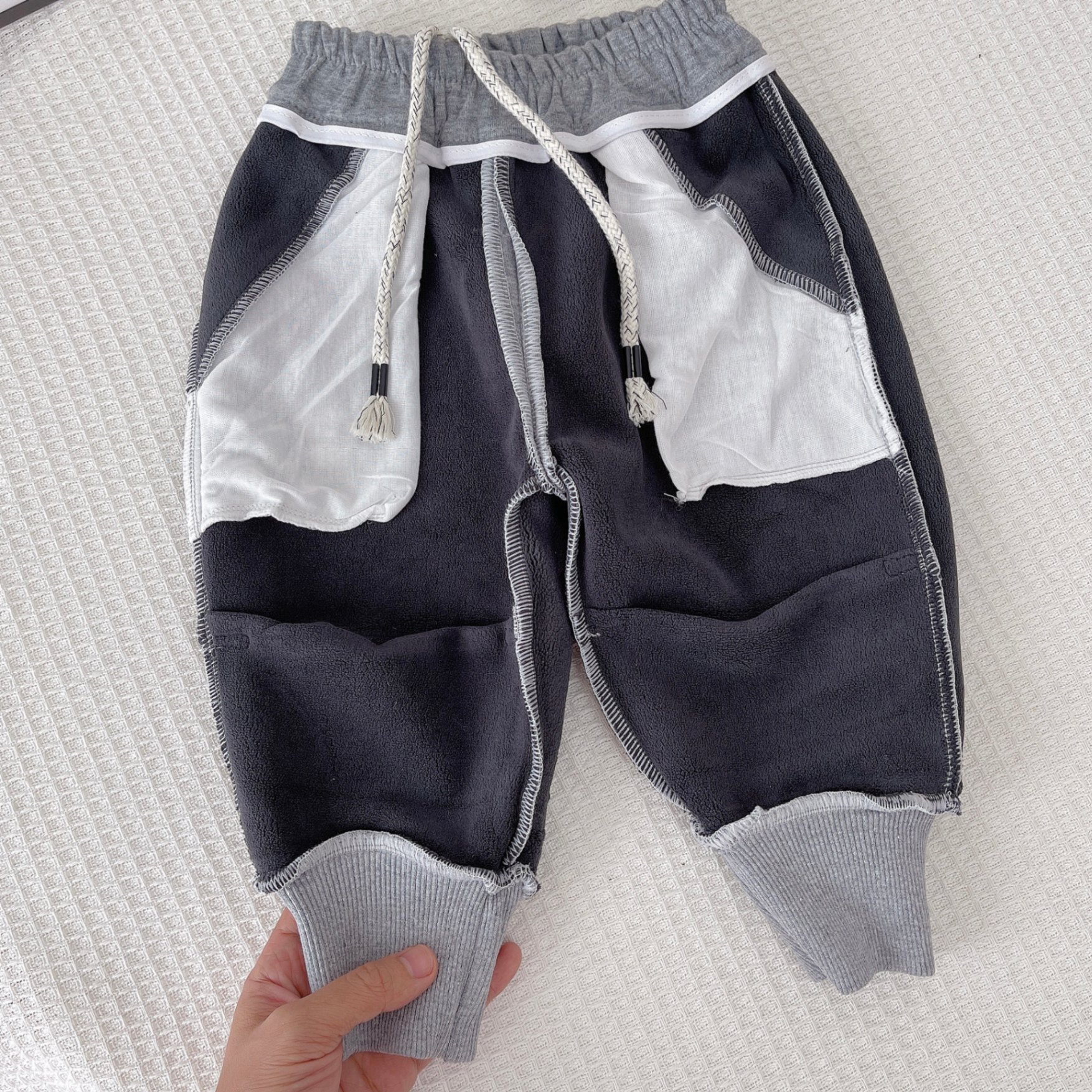 QUẦN JOGGER NỈ LÓT LÔNG QC THÊU GẤU TRÚC CHO BÉ - M602