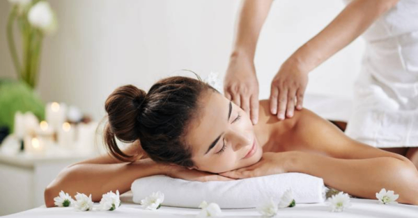 Massage tẩm quất là gì? Tác dụng bất ngờ của tẩm quất