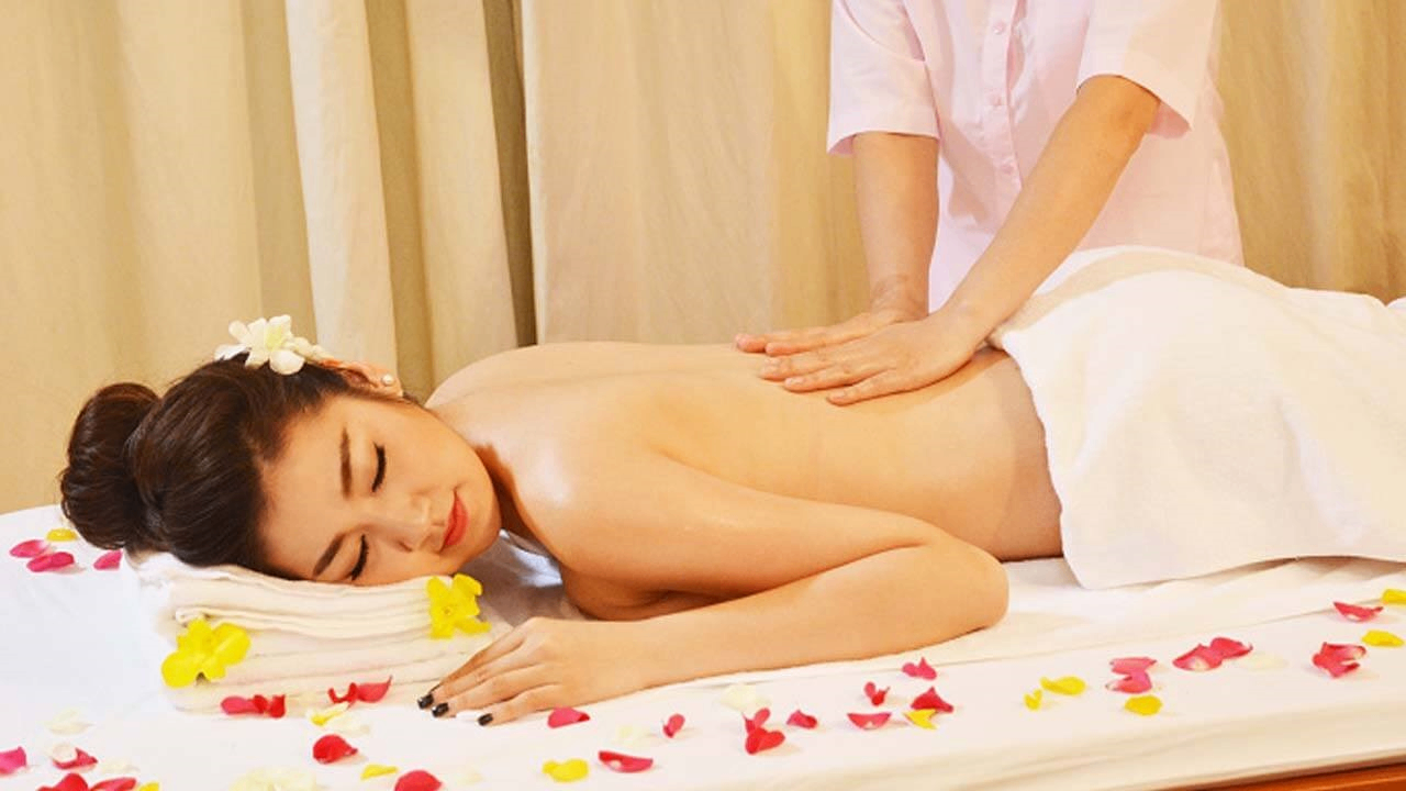 Giải đáp chi tiết: Nên massage trước hay xông hơi trước?