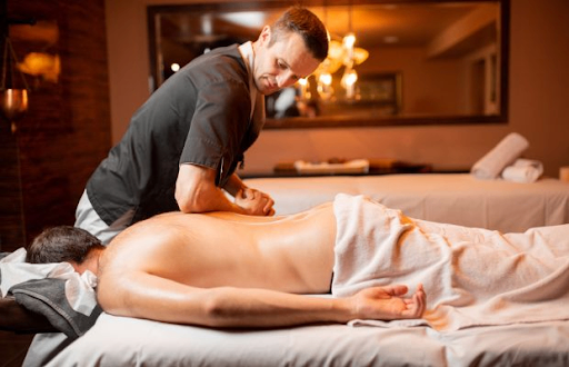 Trải nghiệm top 5 địa chỉ massage Hoàng Quốc Việt chuyên nghiệp