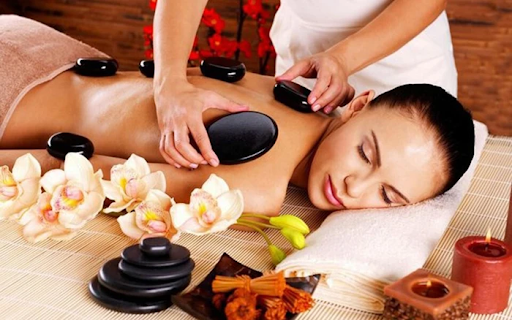 Top các loại hình massage thông dụng ngày nay- Massage đá nóng