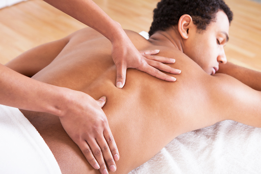 Massage Nhật Bản tập trung vào các huyệt đạo