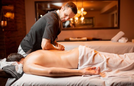 Nhẹ Spa là địa chỉ massage Hoàng Quốc Việt uy tín