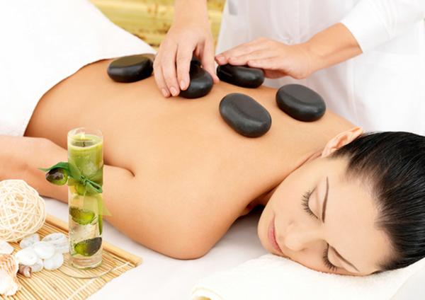 Massage đá nóng là liệu pháp sử dụng đá