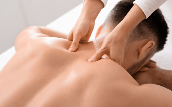 massage-body-ket-hop-bam-huyet-1.png