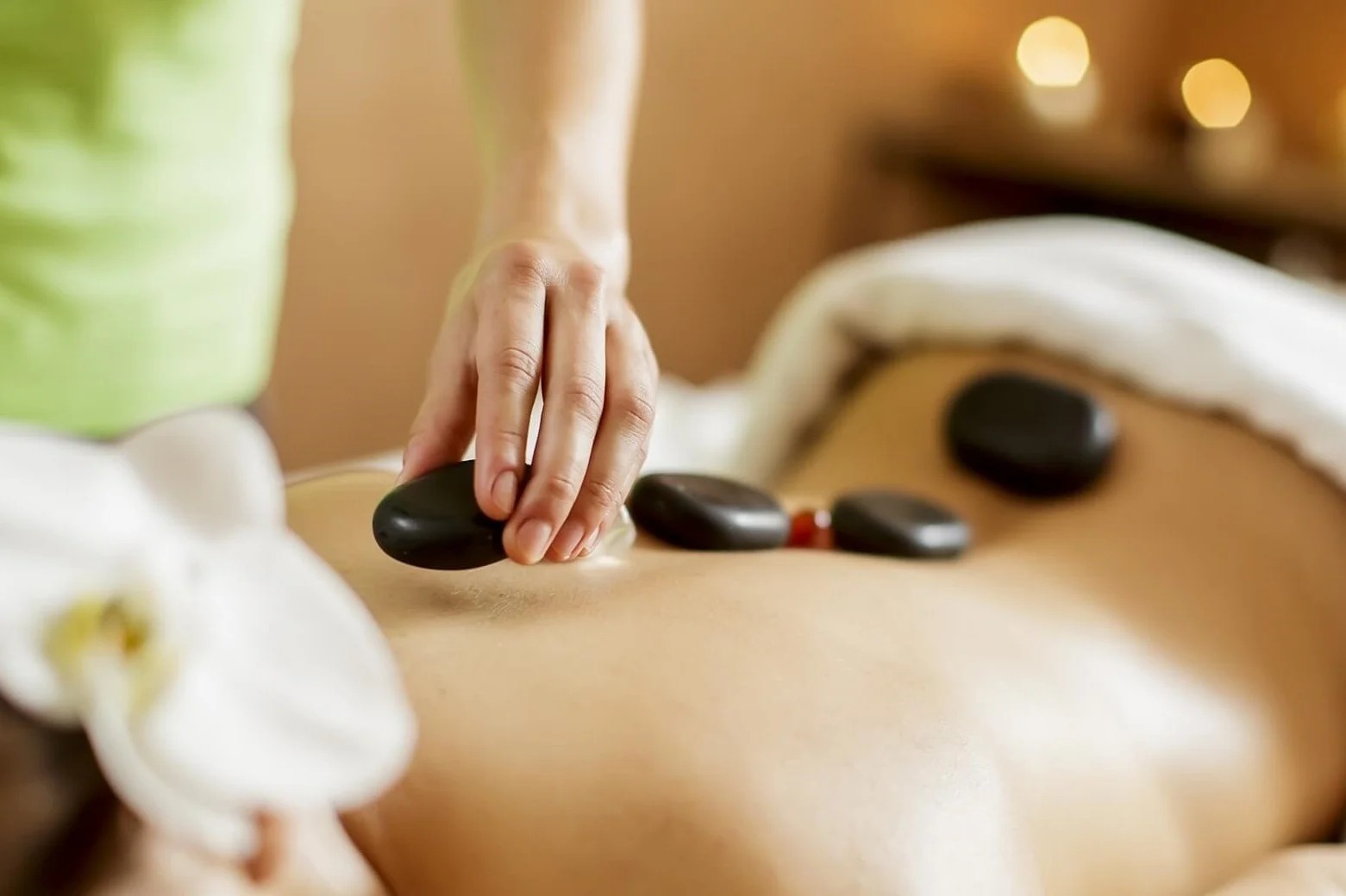 Massage đá nóng phục hồi
