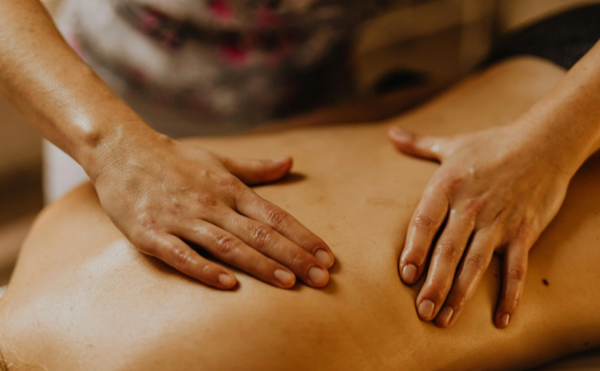 massage-nuru-pho-dinh-liet-4.png