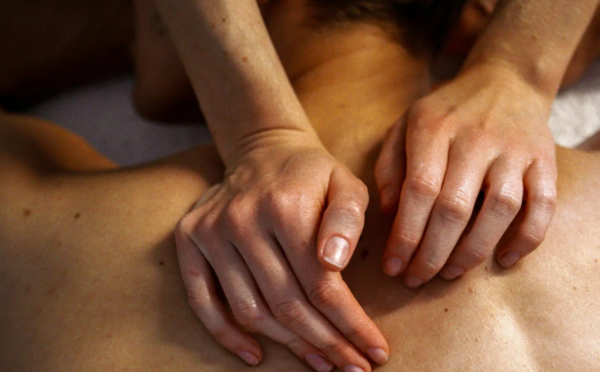 massage-nuru-pho-dinh-liet-5.png