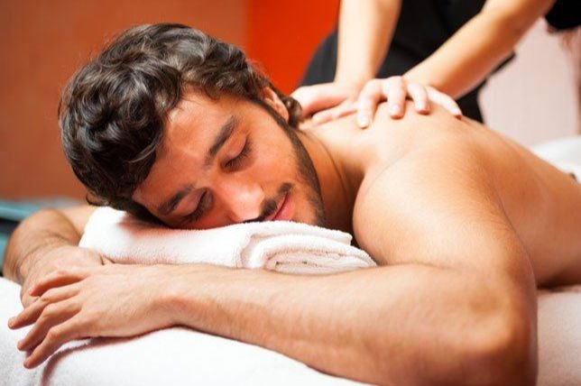 Dịch vụ massage thư giãn từ AZ tại nhà cho nam hiện đại