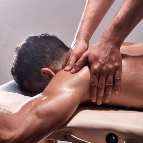 Lưu ý phải nhớ khi sử dụng dịch vụ massage thư giãn từ AZ tại nhà cho nam