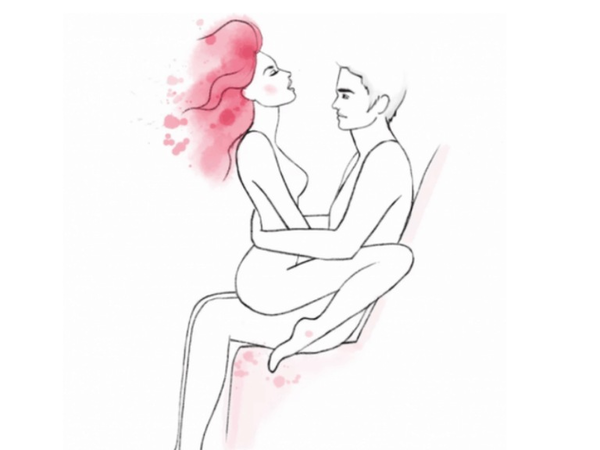 Tư thế ngồi trên mép bàn đầy phấn khích