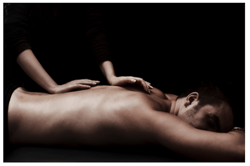 Thư giãn toàn thân với dịch vụ massage Nuru Lê Trọng Tấn