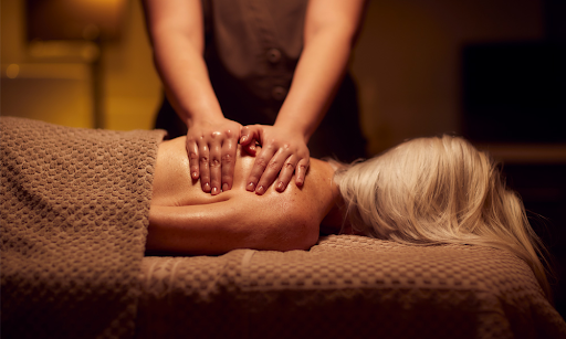 Hương Sen Spa mang đến các liệu trình chuyên sâu đáp ứng nhu cầu thư giãn của khách hàng