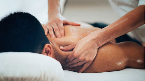 massage-nuru-giang-van-minh-7.png