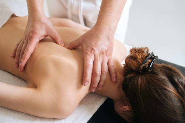 massage-nuru-nguyen-nhu-uyen-4.png