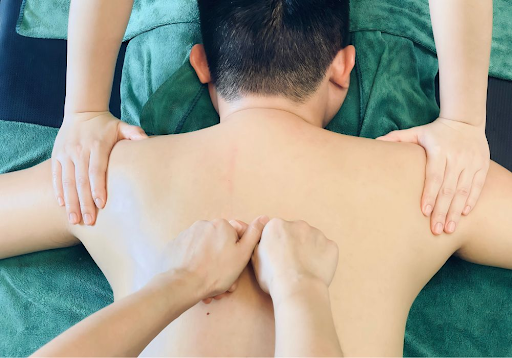 Massage đem lại sự thư giãn giải tỏa căng thẳng sau 1 ngày làm việc mệt mỏi