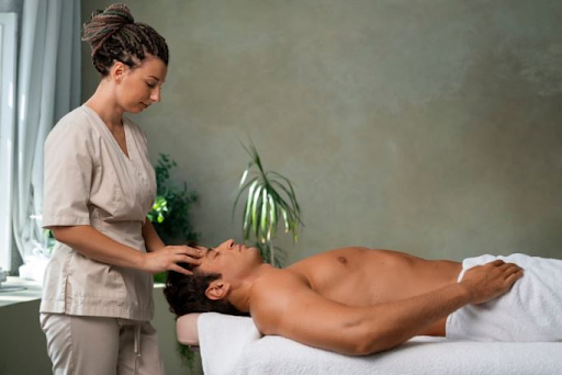 Bí mật massage Nuru Nguyễn Viết Xuân khiến khách mê mẩn