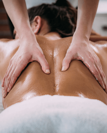 Phòng massage cổ truyền sử dụng các liệu trình chuyên sâu chăm sóc sức khỏe
