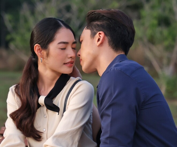 Tâm lý đàn ông khi hôn - Dấu hiệu cho thấy anh ấy thích bạn