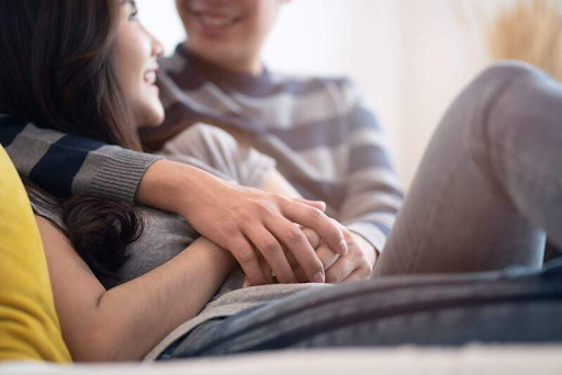 Quan hệ lần đầu có đau không? Giải đáp & cách giảm đau hiệu quả