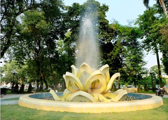 Đài phun nước hình hoa sen đẹp mắt