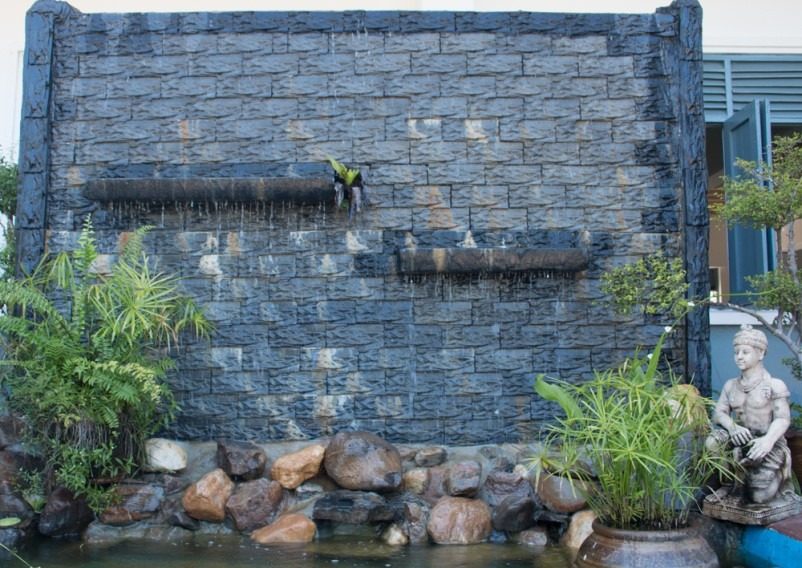 Tại sao thác nước tường ngày càng được ưa chuộng trong không gian sống và làm việc?