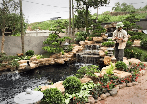 Hồ cá Koi truyền thống với các chi tiết tinh xảo