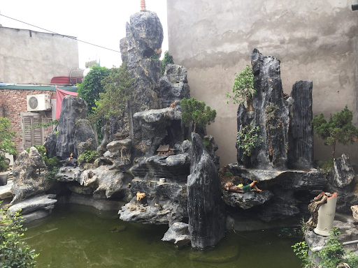 Dãy núi cao thấp, ngọn núi chủ vươn cao vượt trội