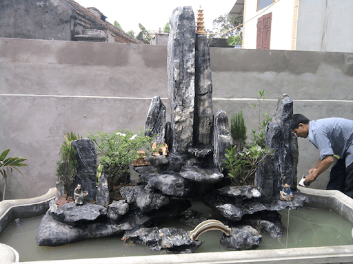Hòn non bộ mini cho không gian sân vườn thêm sinh động